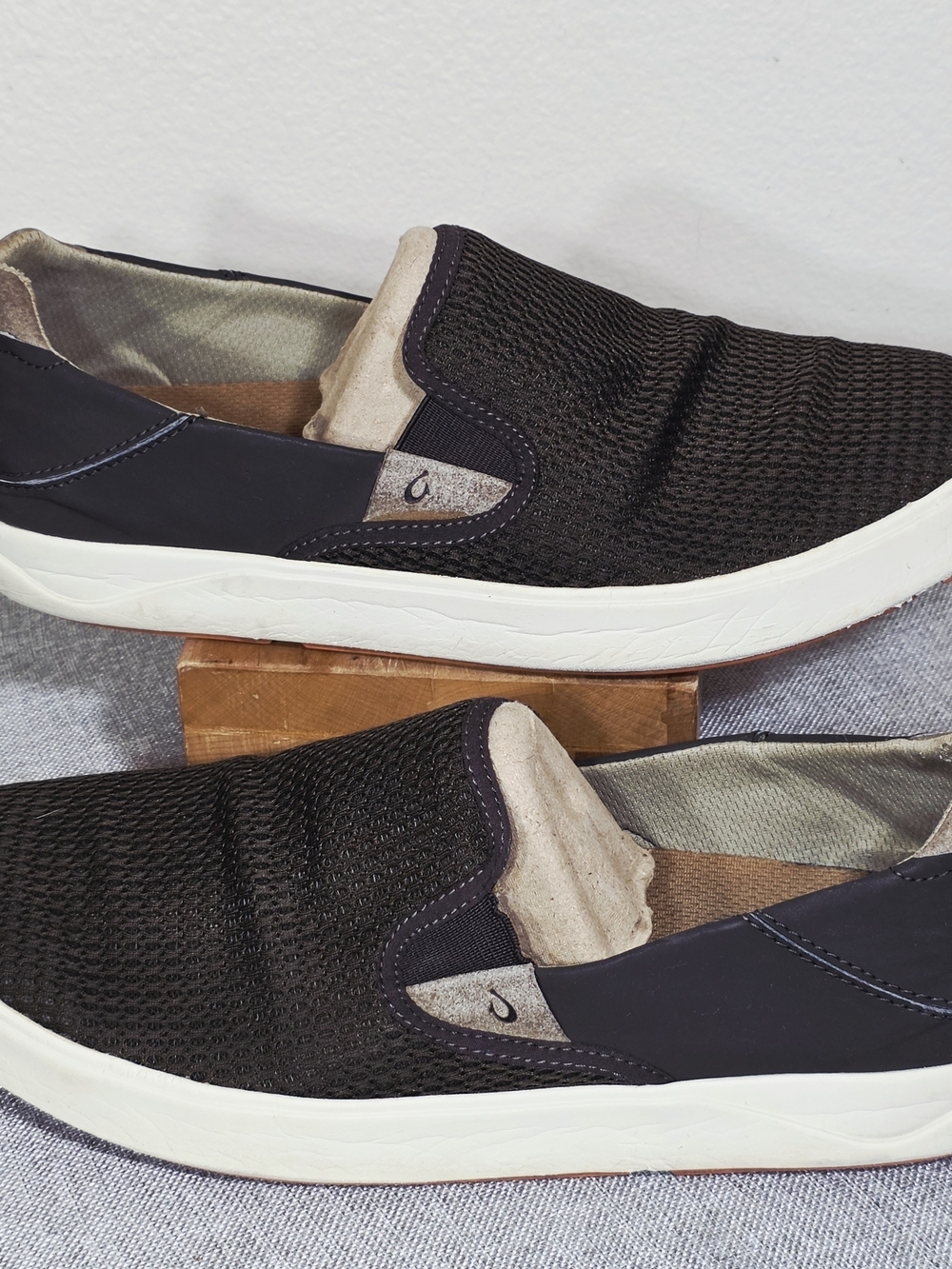 OluKai Lae'ahi Slip-On Sneakers Men's 10.5 Kona Mesh